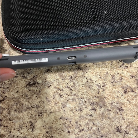 Nintendo Switch Lite - Picture 6 of 11